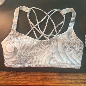 RARE Lululemon free to be wild floral sports bra